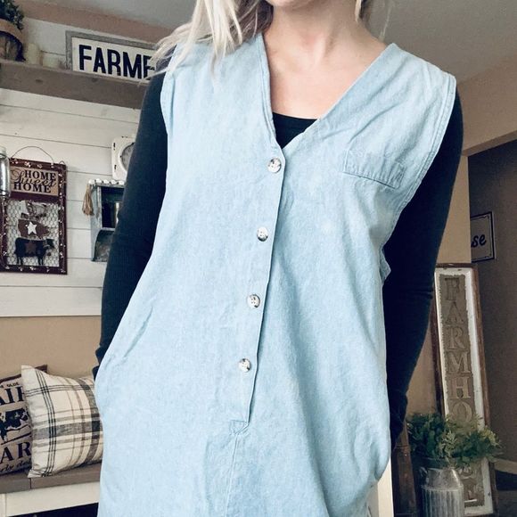 OshKosh B'gosh Dresses & Skirts - Vintage Woman’s Osh Kosh B’gosh denim midi dress w/pockets